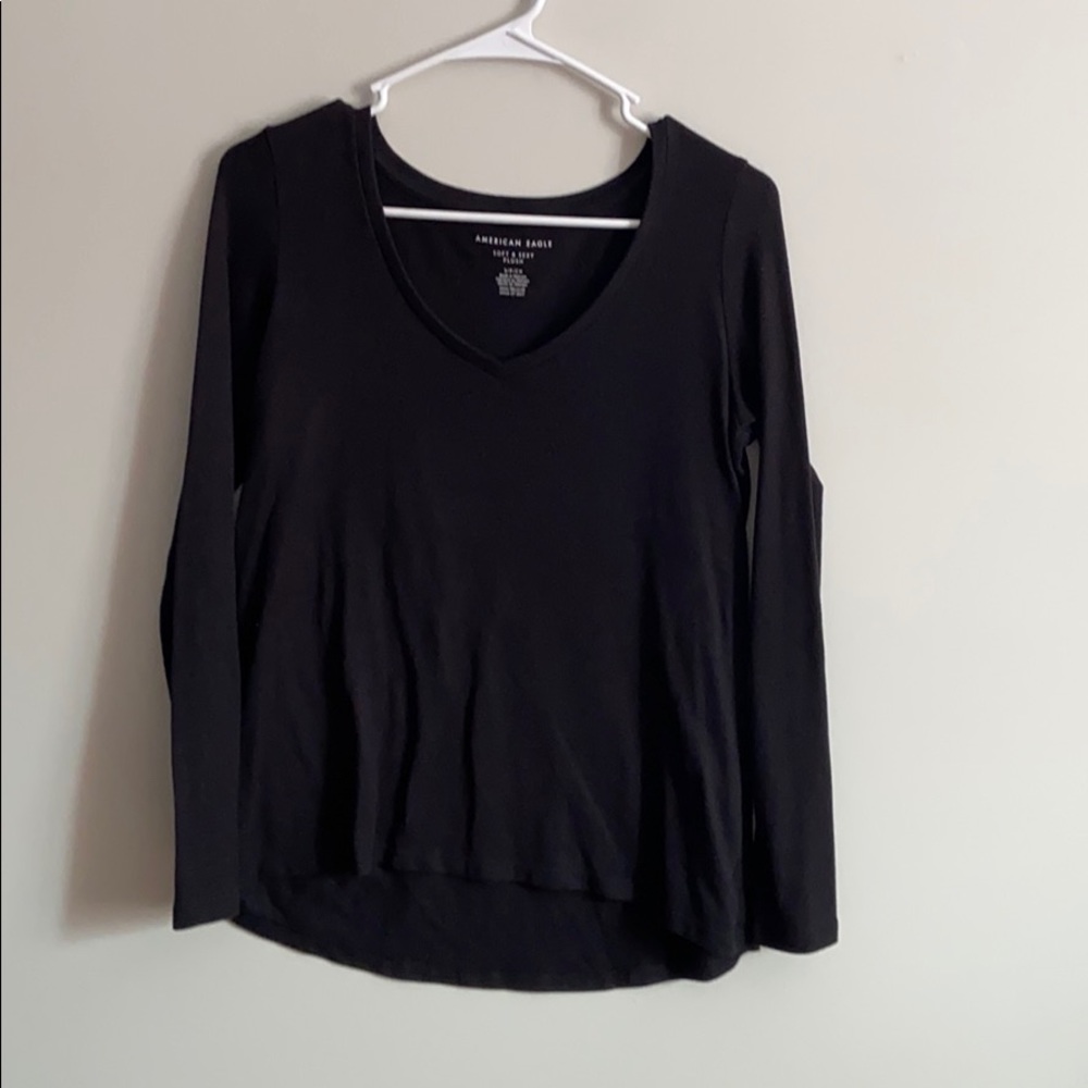 Black long sleeve v neck shirt